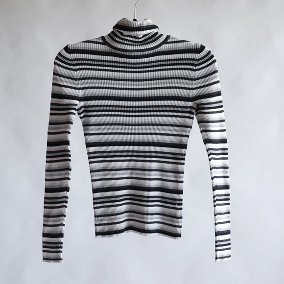 GAP Tops - Grey "Gap" Striped Cotton Turtleneck Size Small